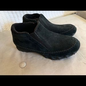 Sketchers black suede ankle boots